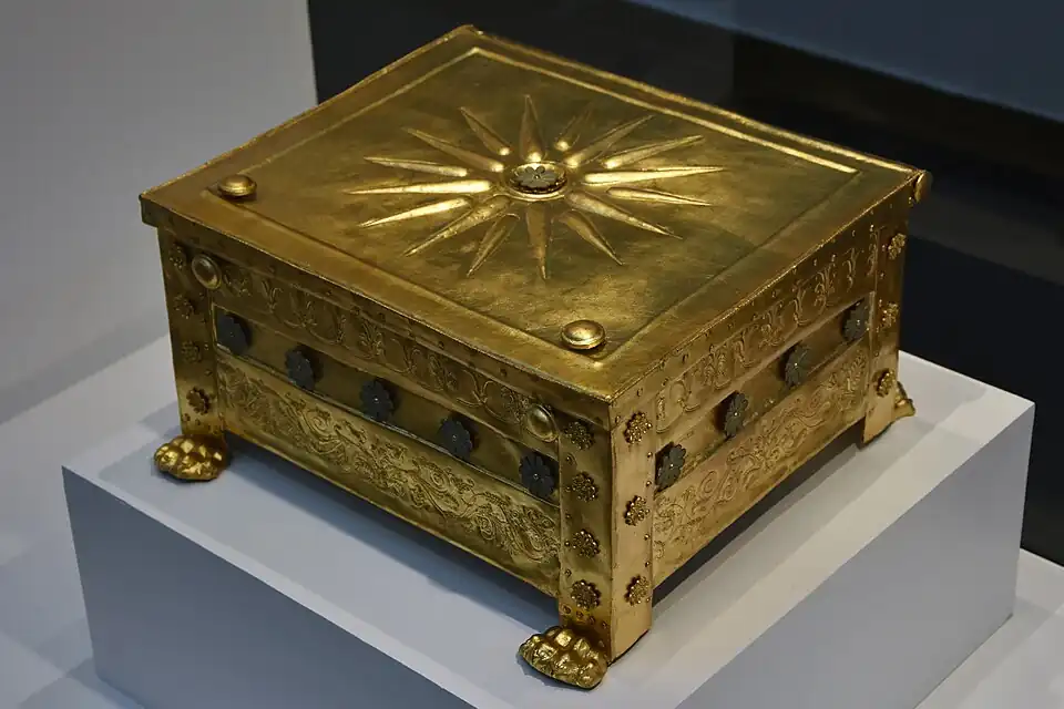 Ancient Greek rosettes on a larnax of Philip II, 330-320 BC, gold and enamel, Museum of the Royal Tombs of Aigai, Vergina, Greece[13]