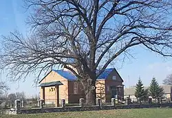 The Andriiashivka oak&nbsp;[uk] and church in Andriiashivka