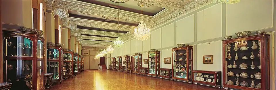 Containers' Hall (Talar-e Zoruf)