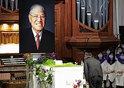 President Tsai bowing to Lee's casket