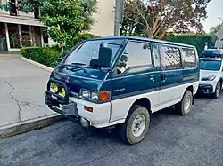 1990 Mitsubishi Delica Star Wagon 4WD (Japan, pre-facelift)