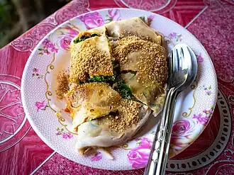 Khao soi noi songkhrueang is a Shan dish: a wrap made from steamed rice flour batter with a filling of steamed vegetables and dusted with ground peanuts.