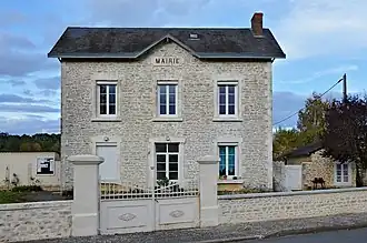 The town hall in Asnois