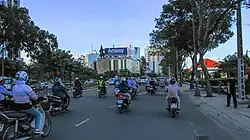 Trần Hưng Đạo Statue pointing to Bạch Đằng Quay