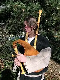 A musician with a Northern Italian Baghèt wearing traditional dress