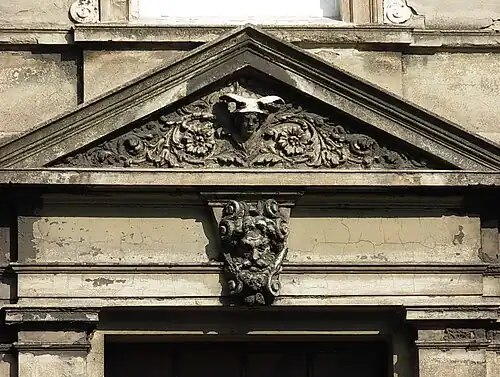 Detail of the crosshead and tympanum