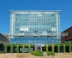 Western facade facing the lake.
