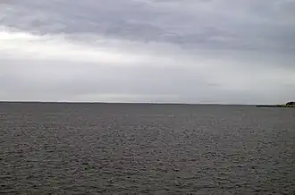 Grip on the horizon seen from neighbour island