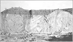 Unconformable contact between Muddy Creek Formation and Horse Spring Formation in Kaolin Wash.