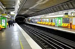 Line 9 platforms.