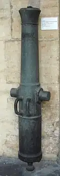 Rifled muzzle-loading gun "Canon de campagne de 4 rayé modèle 1858, L' Aubry". Caliber: 86 mm (3.4 in). Length: 1.43 m (4 ft 8 in). Weight: 327 kg (721 lb). Ammunition: 37 kg (82 lb) shell. Bronze, cast in Toulouse in 1859, re-tubed with steel.