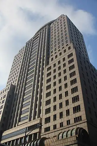The facade of the Ted Weiss Federal Building as seen from street level