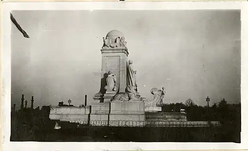 The Columbus Fountain in 1919