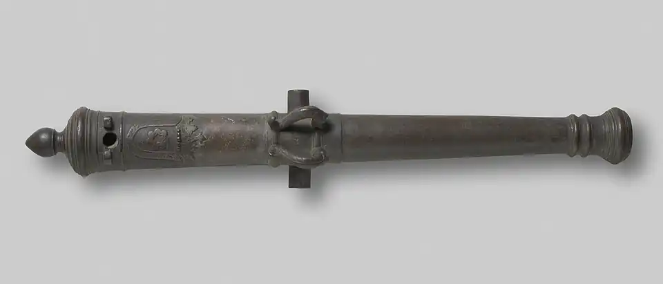 Western-styled lilla (draaibas) from Lombok, captured from Lombok in 1894. 128&nbsp;cm long with 41&nbsp;mm caliber.