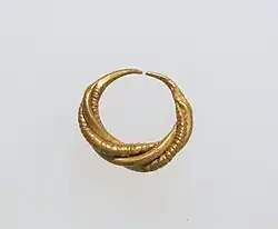 Earring; gold and silver; 1.5 by 0.4 by 1.4 centimetres (0.59 in × 0.16 in × 0.55 in); Metropolitan Museum of Art