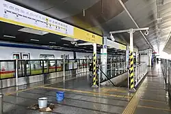 Line 13 eastbound platform (March 2021)