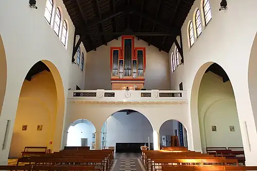 The organ in the tribune