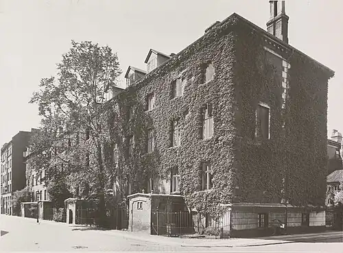 The terrace viewed from the street
