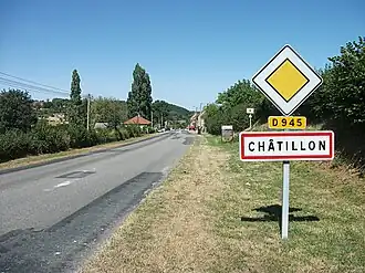 The road D945 in Châtillon