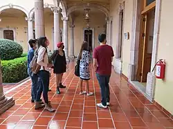 Visiting art students in the museum's courtyard
