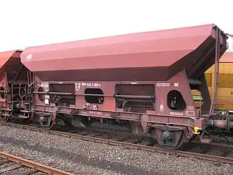 Fcs092:Open wagon with controllable self-discharge equipment and high chute (hopper wagon)