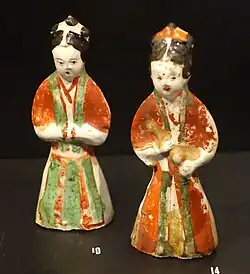 Ruqun and banbi, Yuan dynasty. The jacket is closing to the left which is a common style for Chinese women in the Yuan dynasty.