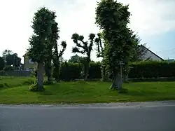 Cross in Neuville, rue de Ponthoile.