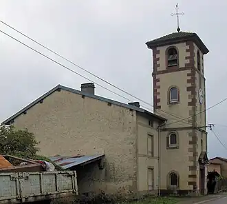 The town hall and chapel in Frénois