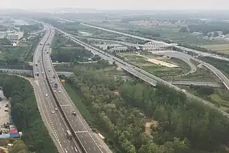 G4 (left) and S1 Expressway (middle) near Zhengzhou Xinzheng International Airport