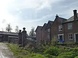 East garden walls and gatepiers[3]