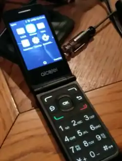 Alcatel Go Flip running KaiOS (2018)