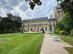 The Hôtel de Besenval has one of the oldest private English landscape gardens in Paris.
