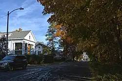 Houses adjacent to the Highland Dingle, including that of a prominent developer of the neighborhood, Samuel O. Hoyt (left-foreground)[1]