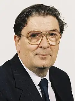 John Hume, 1994 (cropped) 2.jpg