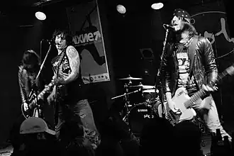 Kïll Cheerleadër performing in 2003.