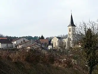 The church and surroundings in Léguillac-de-l'Auche