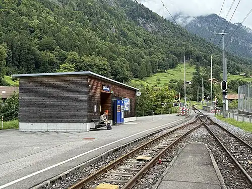 Single-story enclosed waiting area