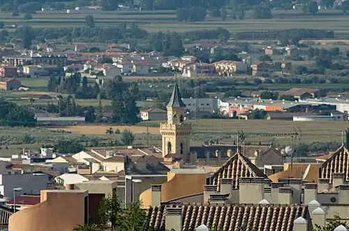 Panoramic view of Las Gabias, with residential buildings and a church tower