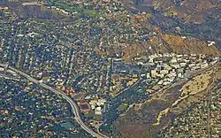 La Cañada Flintridge, the Foothill Freeway, and, on the right, the Jet Propulsion Laboratory (2014)