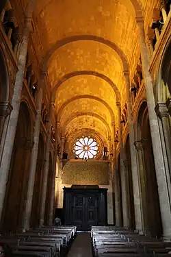 The nave of Lisbon Cathedral is covered by a series of barrel vaults separated by transverse arches and has an upper, arched gallery (triforium).