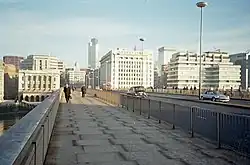The current London Bridge in January 1987, with the National Westminster Tower skyscraper (Tower 42) opened six years earlier in the background
