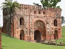 A Sultanate era gateway