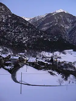 Challand-Saint-Anselme (hamlet Maé) in winter.