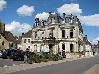 The town hall in Entrains