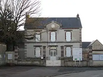 The town hall in Fresnay-l'Évêque