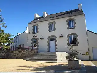 The town hall in Lanneuffret