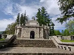 Heroes Mausoleum (1916–1919), Soveja