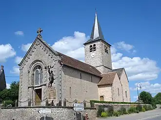 The church and war memorial in Millay