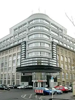 Mossehaus, corner of Jerusalemer Straße and Schützenstraße. In 1921–1923 Erich Mendelsohn added futuristic extra storeys to a damaged building from 1901–1903 by Cremer & Wolffenstein.