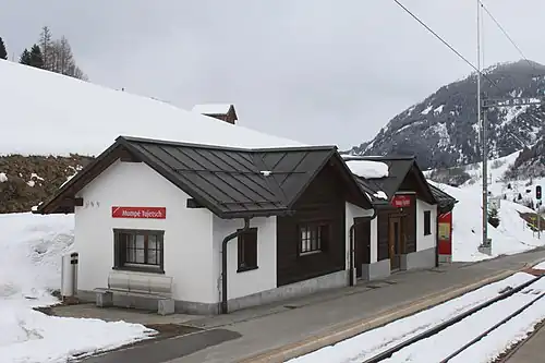 Single-story building on a platform